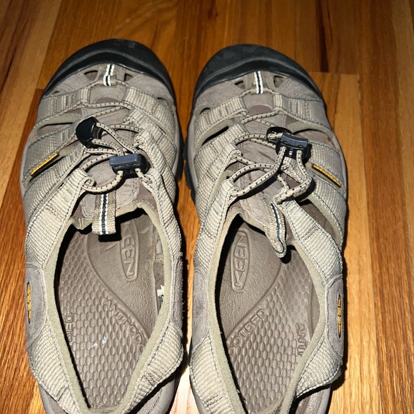 Gently worn men’s Keens - Picture 3 of 13